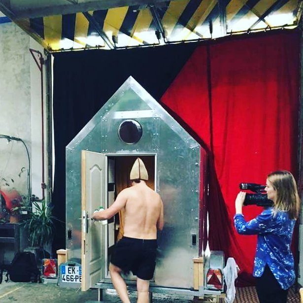 atmosphère vaporeuse,banya,vapeur,massage la seyne,banya siberian ritual,BANYA TOUR,LA BANYA,VENIK,BALAI DE MASSAGE,CHAUD,FROID,3 CYCLES,CHOC THERMIQUE,BIENFAITS DE LA BANYA,bienfaits,massage banya,RELAXATION ACTIVE ET CONVIVIALE,3 CYCLES POUR ATTEINDRE UN état DE Légèreté TOTALE,légèreté,Bois,pierres,400 kg de pierres,relaxation collective